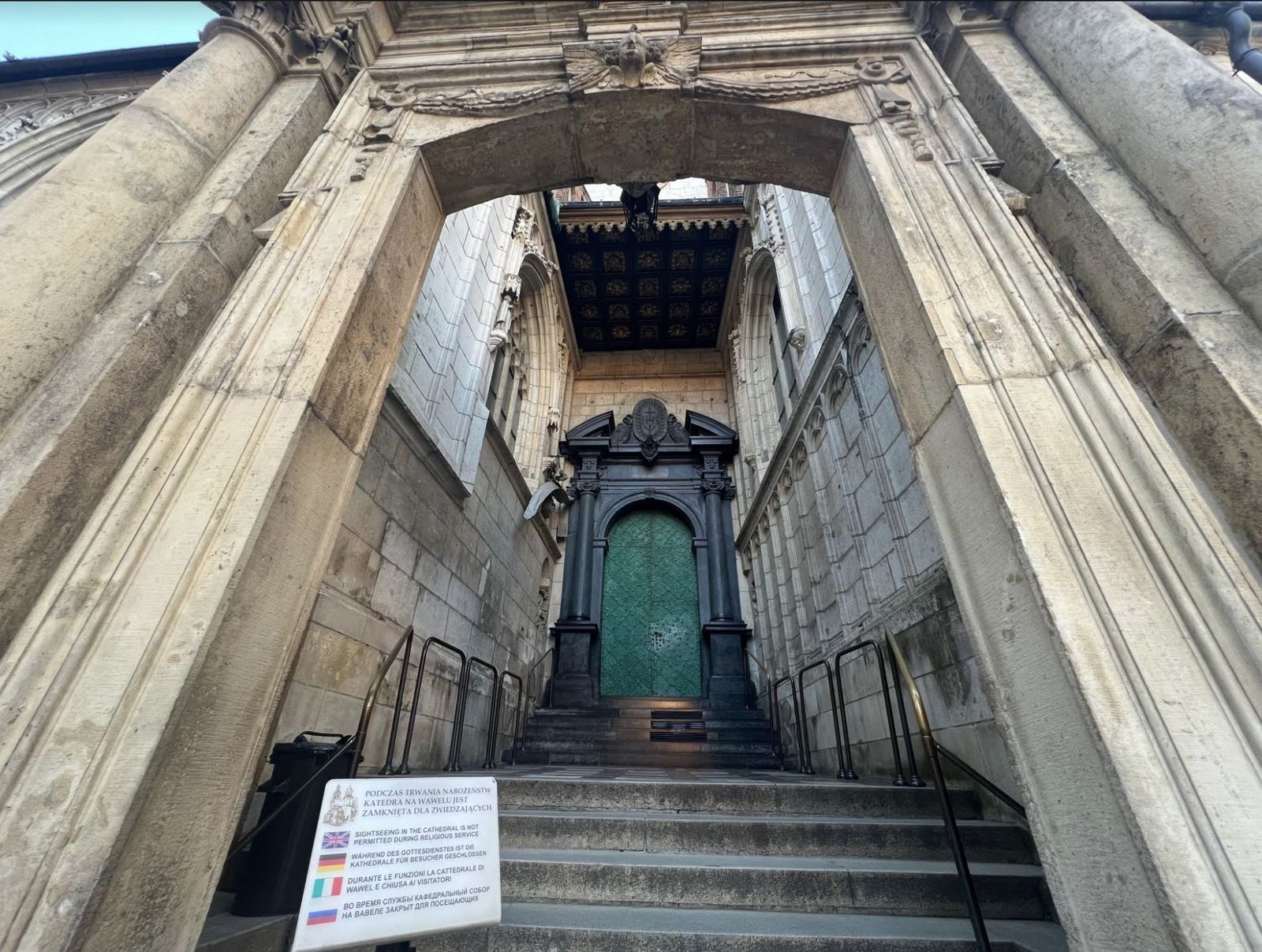 Puerta de la catedral de Cracovia