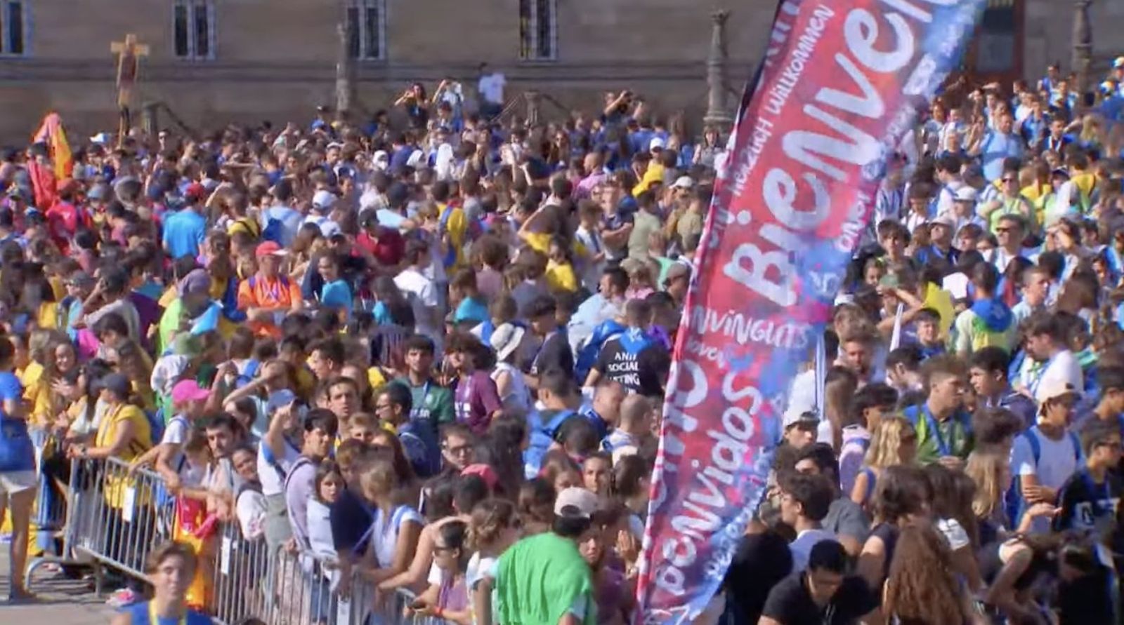 Jóvenes en la plaza del Obradoiro