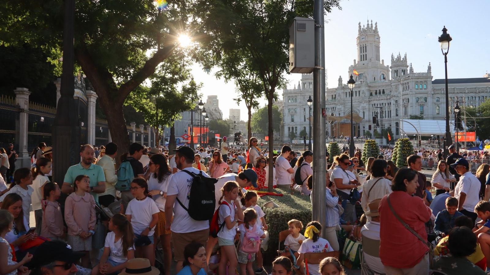 Los fieles ya se acercan a Cibeles