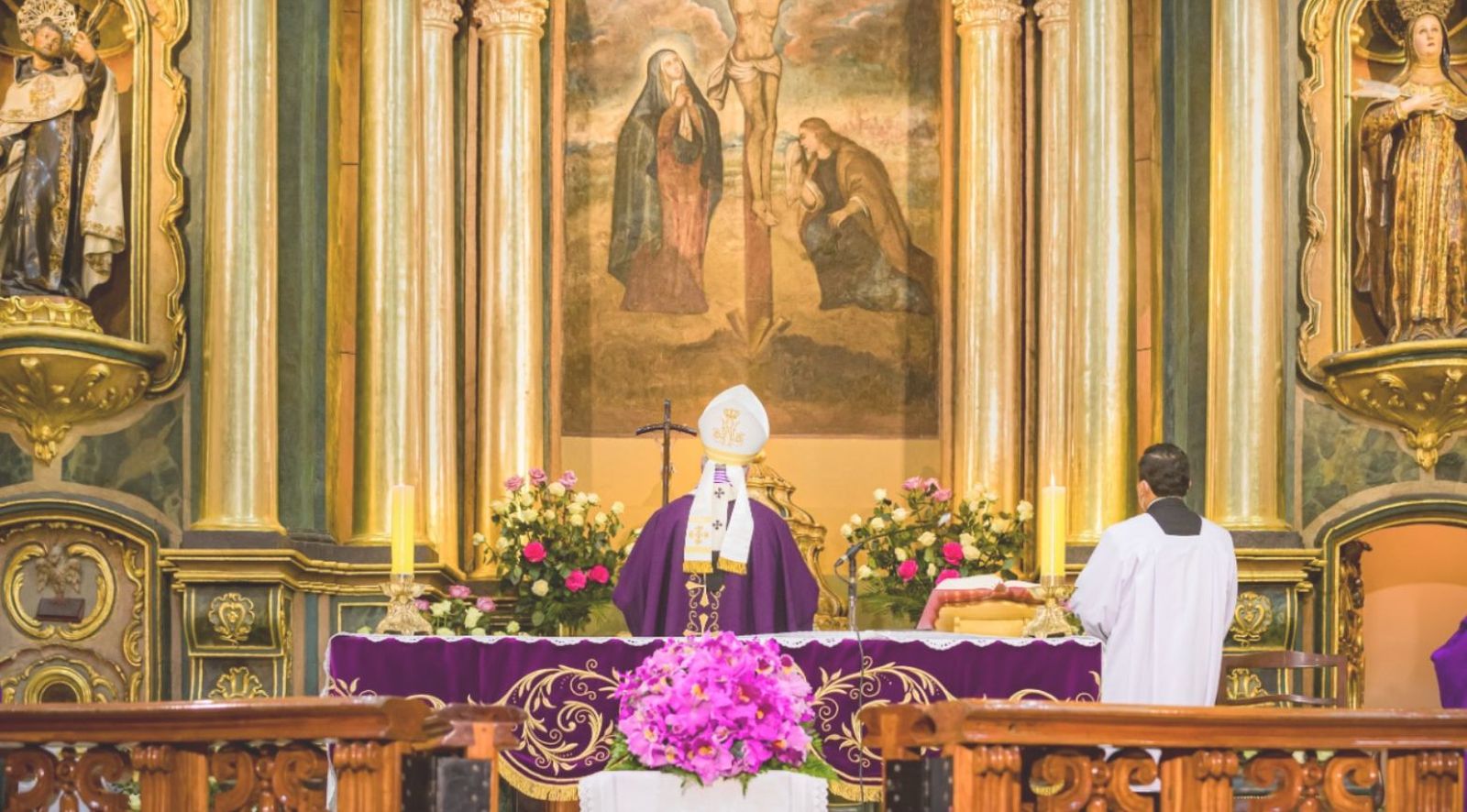 Monseñor Castillo celebrando