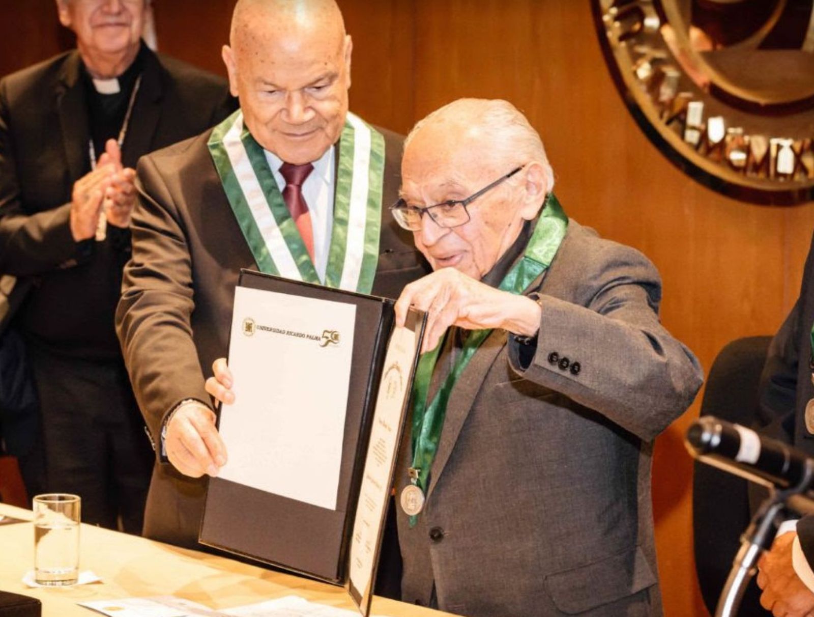 Gutiérrez honoris causa