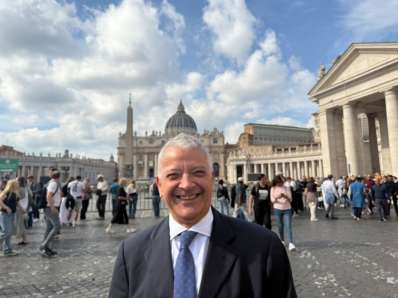 Pedro Salinas, en Roma, tras verse con el Papa