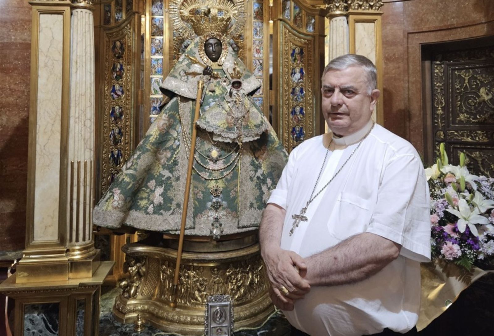 Carballo, ante la Virgen de Guadalupe