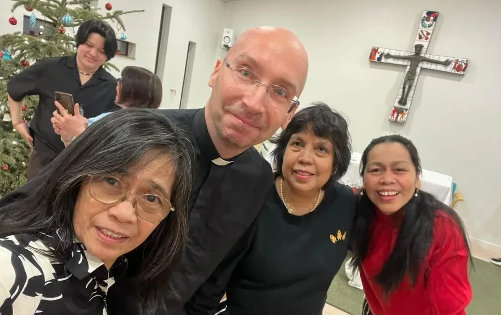 Tomaž Majcen, con su comunidad católica en la capital groenlandesa