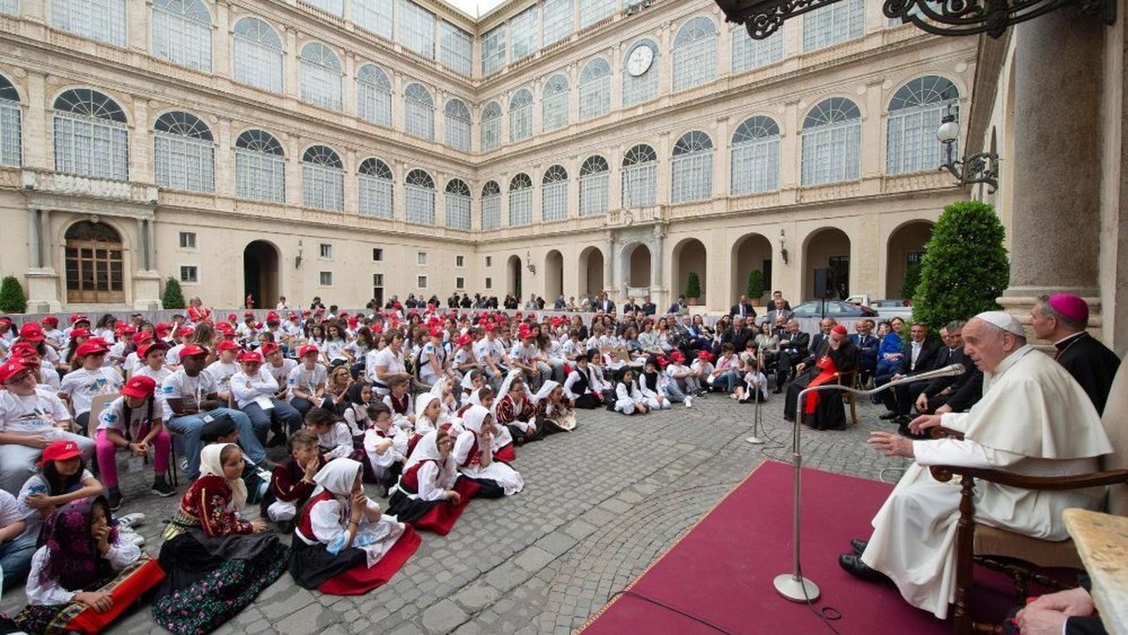 Patio de San Dámaso. Foto de archivo