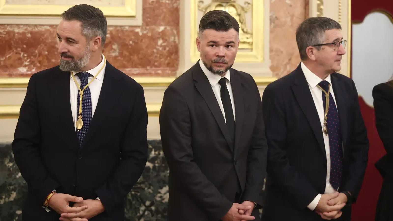 El presidente de Vox, Santiago Abascal; el portavoz de ERC en el Congreso, Gabriel Rufián, y el portavoz del PSOE en el Congreso, Patxi López, durante la visita del Papa León XIV al Congreso de los Diputados, a 8 de junio de 2026, en Madrid (España)