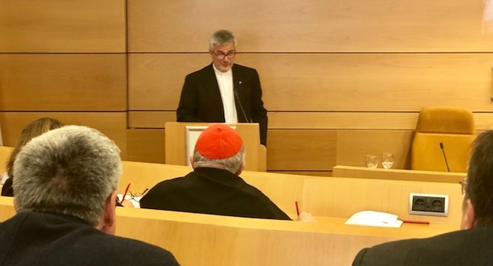 Osoro escucha a Vitali