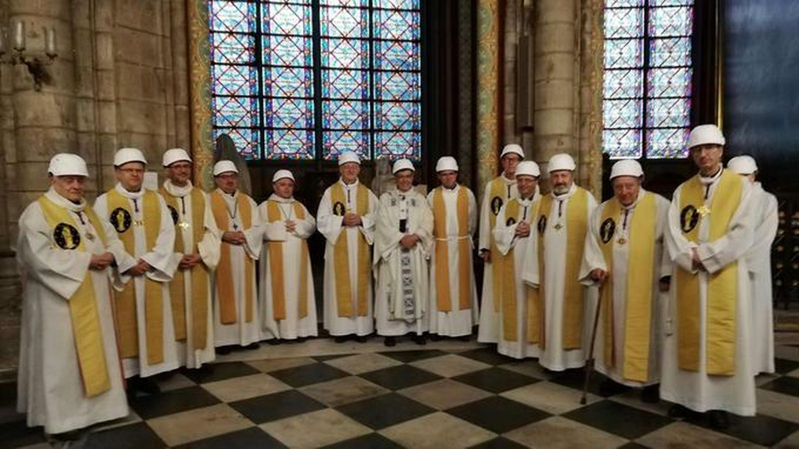 Primera misa en Notre Dame desde el incendio