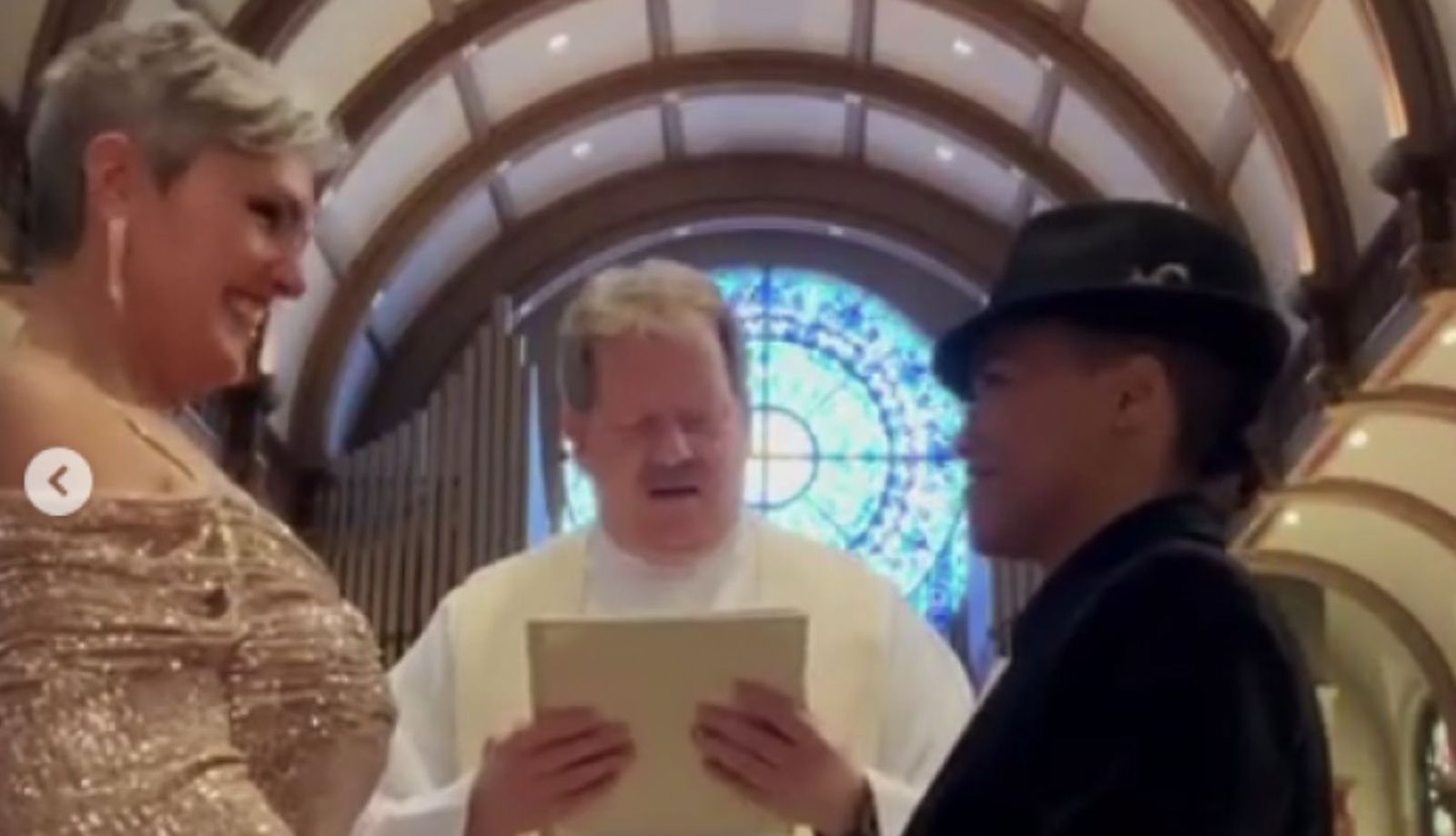 Padre Williams y la bendición de la pareja