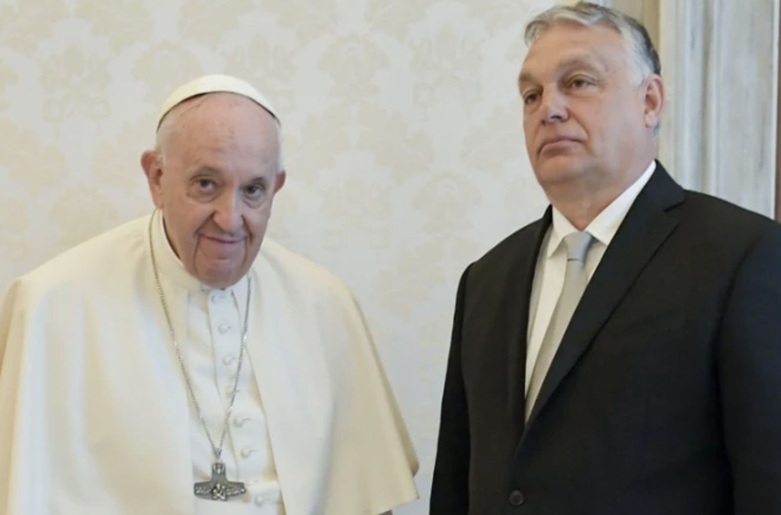 El papa Francisco y Viktor Orbán en 2022