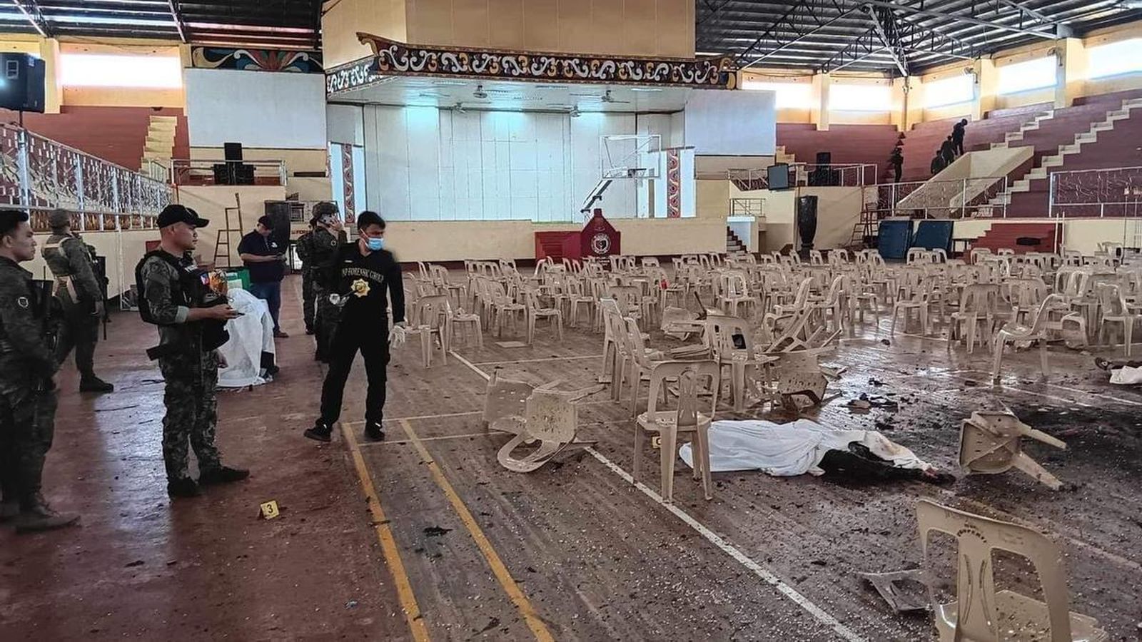 La Policía, en el gimnasio atacado en Mindanao durante la misa