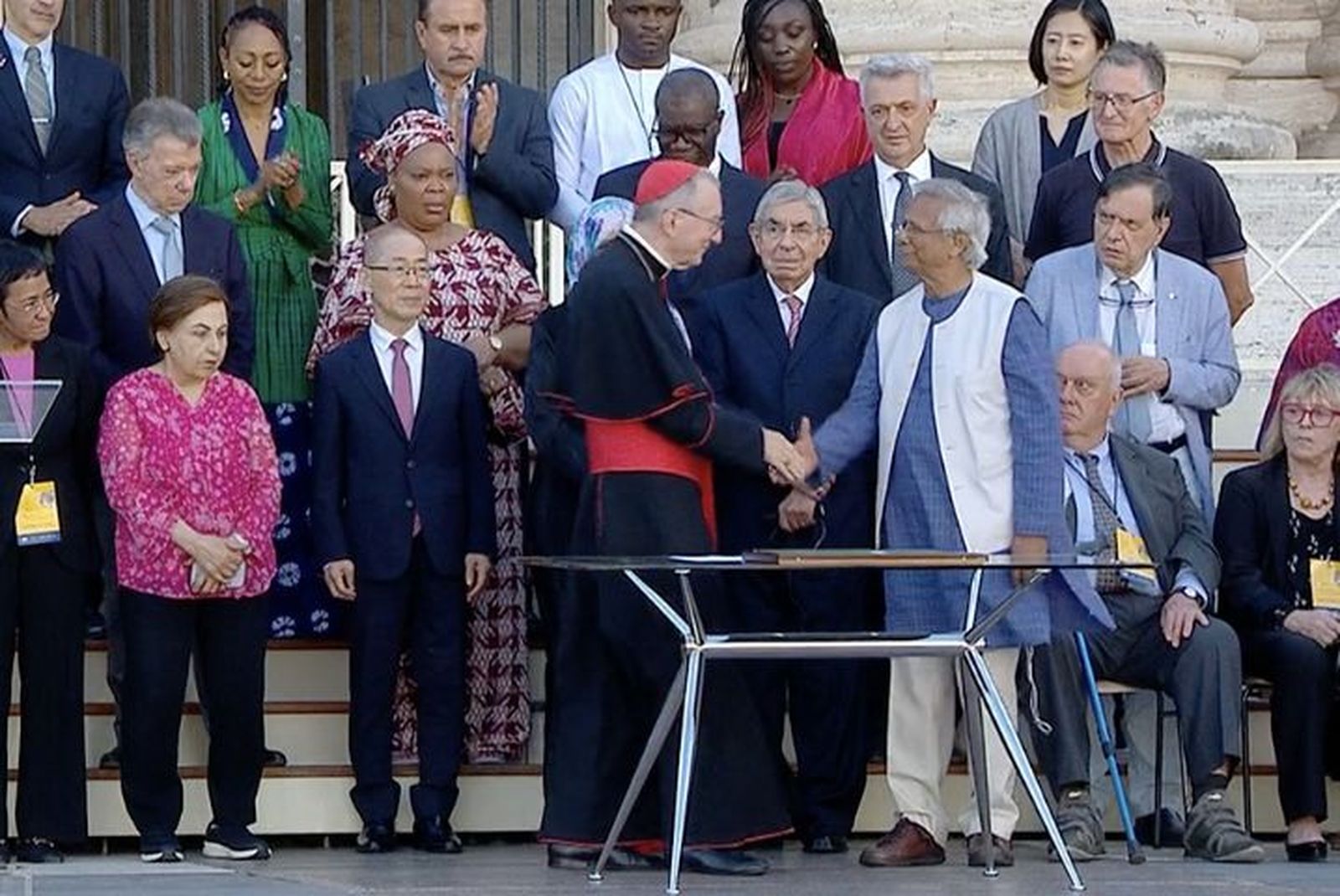 Parolin, con Mohamed Yunus