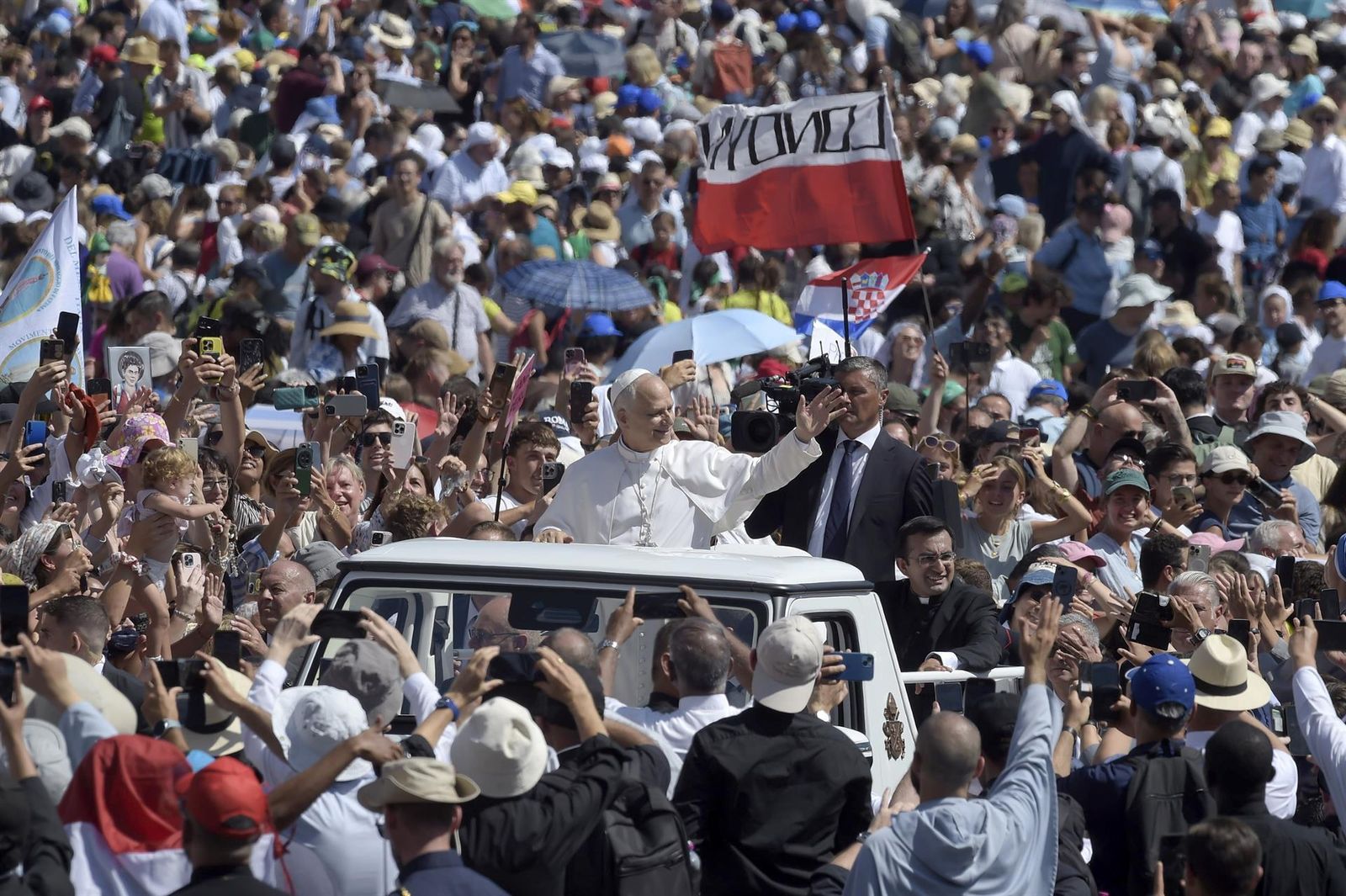León XIV en la Plaza de San Pedro
