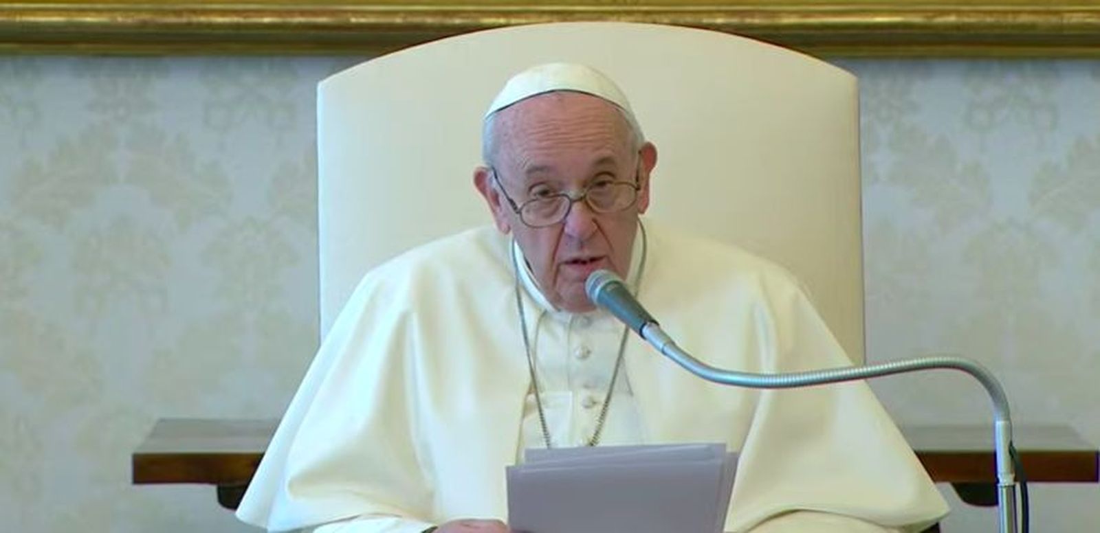 El Papa dedica la Semana Santa "a todos los crucificados de hoy, víctimas inocentes del sufrimiento y la maldad del mundo"