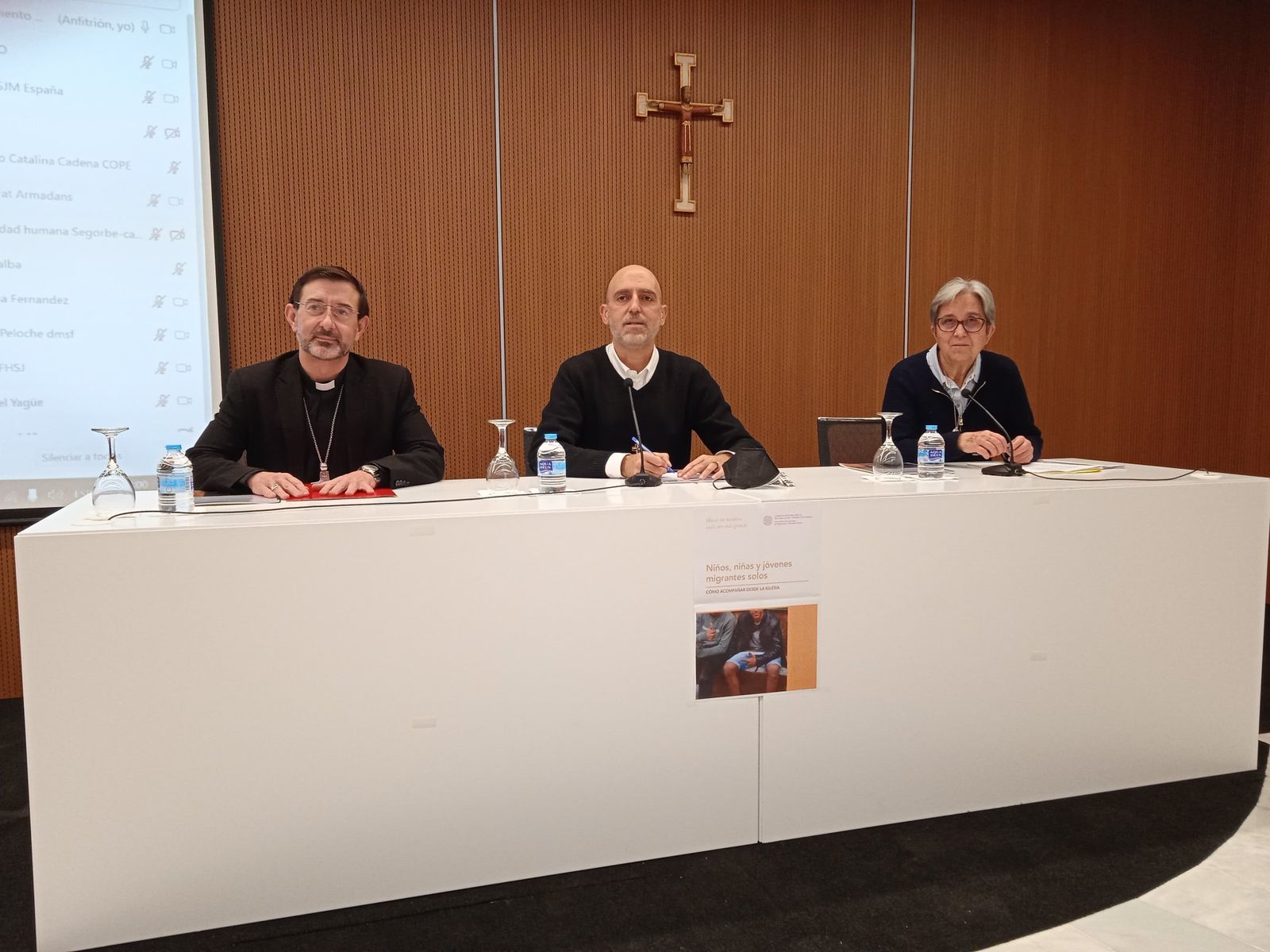 Cobo y Xabi Gómez, op, presentaron la Guía de protección a menores no acompañados