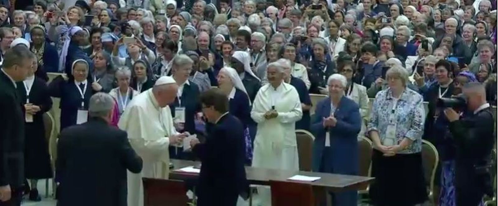 Francisco, con las religiosas