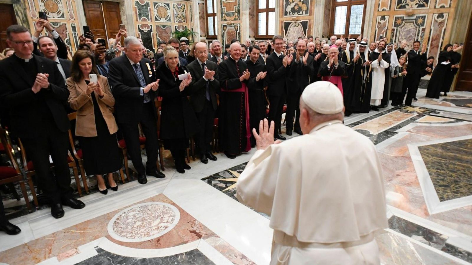 Francisco, con los participantes en el congreso promovido por la Biblioteca Apostólica Vaticana