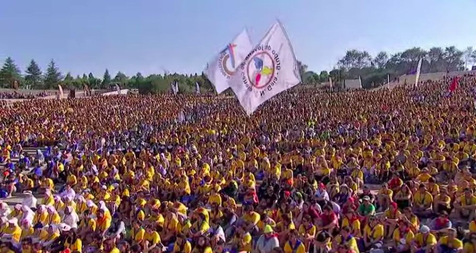 Miles de jóvenes en la misa del Monte do Gozo