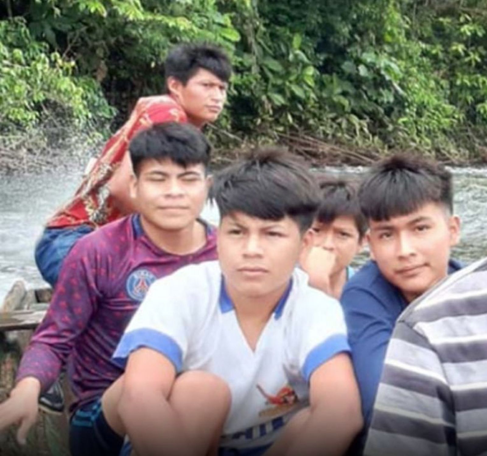 Jóvenes ecuatorianos de la comunidad de Yaupi