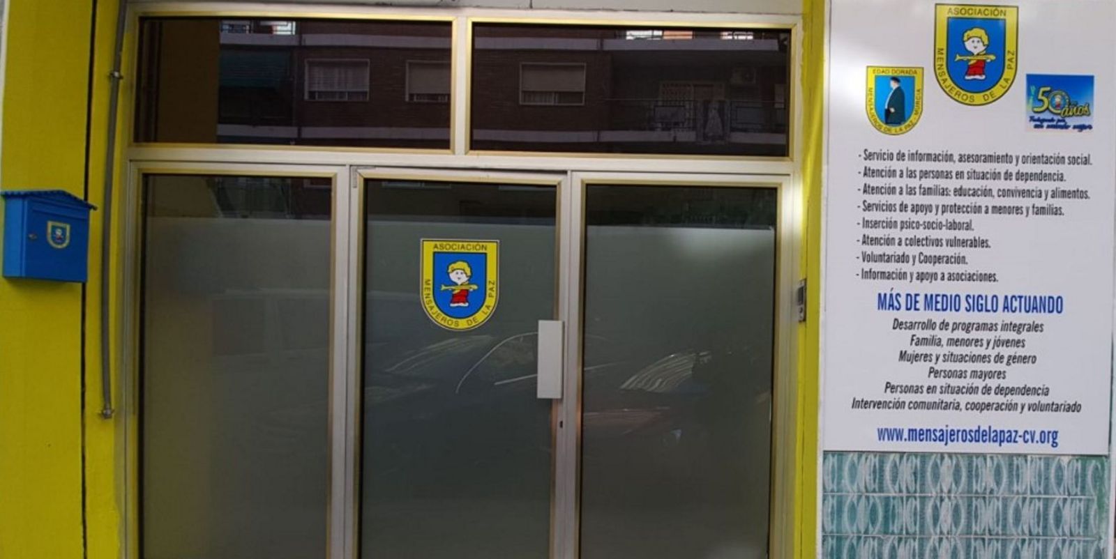 Exterior del nuevo centro. Mensajeros de la Paz