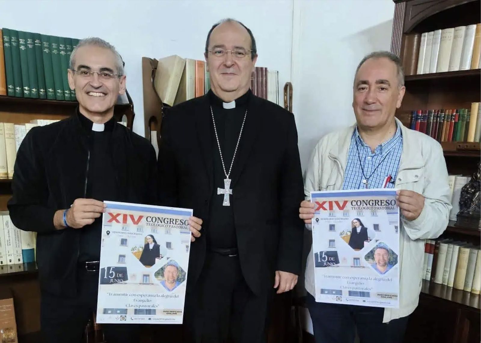 Jesús Pulido (centro) en la presentación del congreso