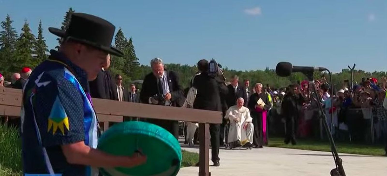 Francisco llegó al lago de Santa Ana