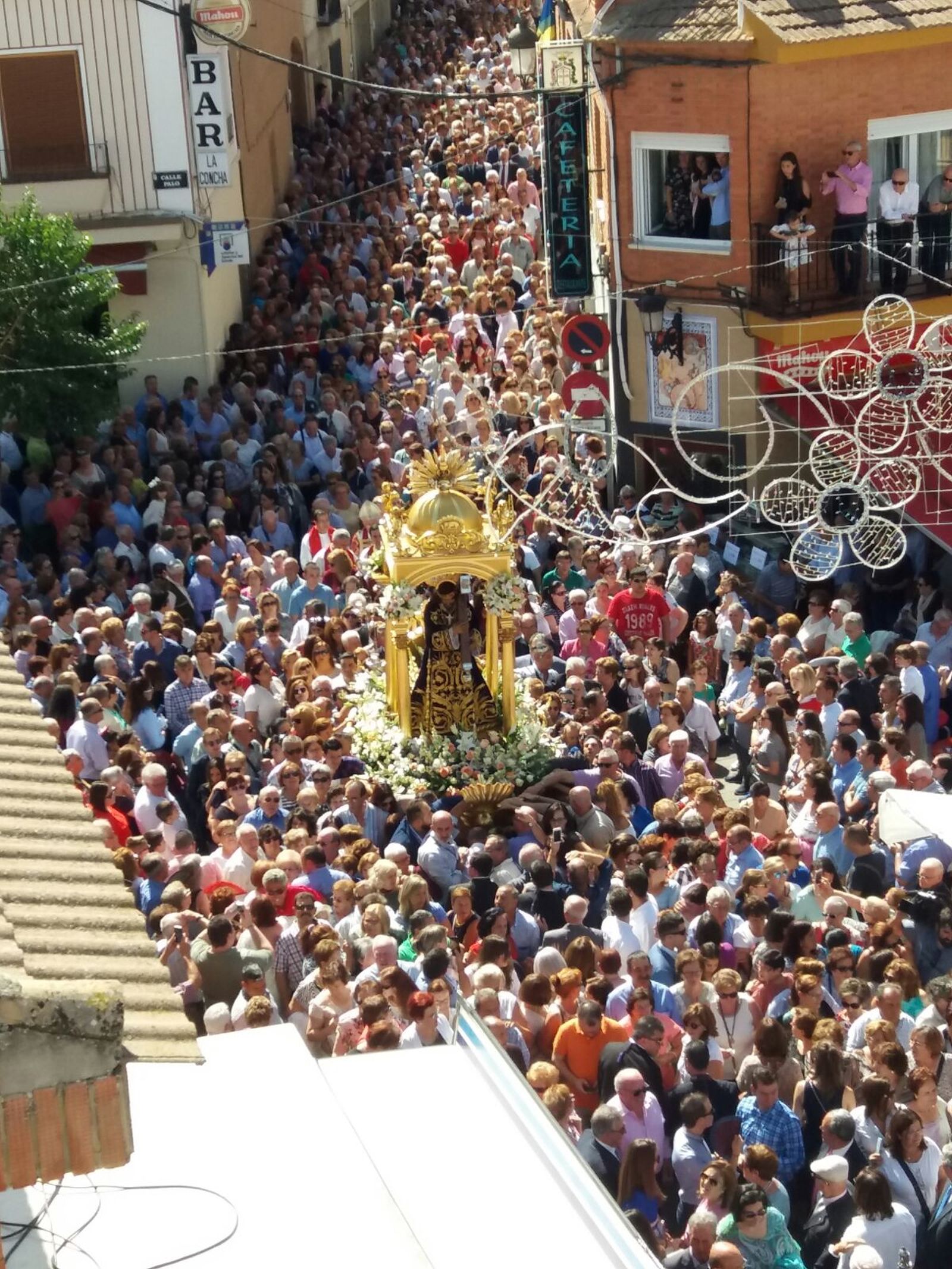 Procesión con el Cristo de Urda