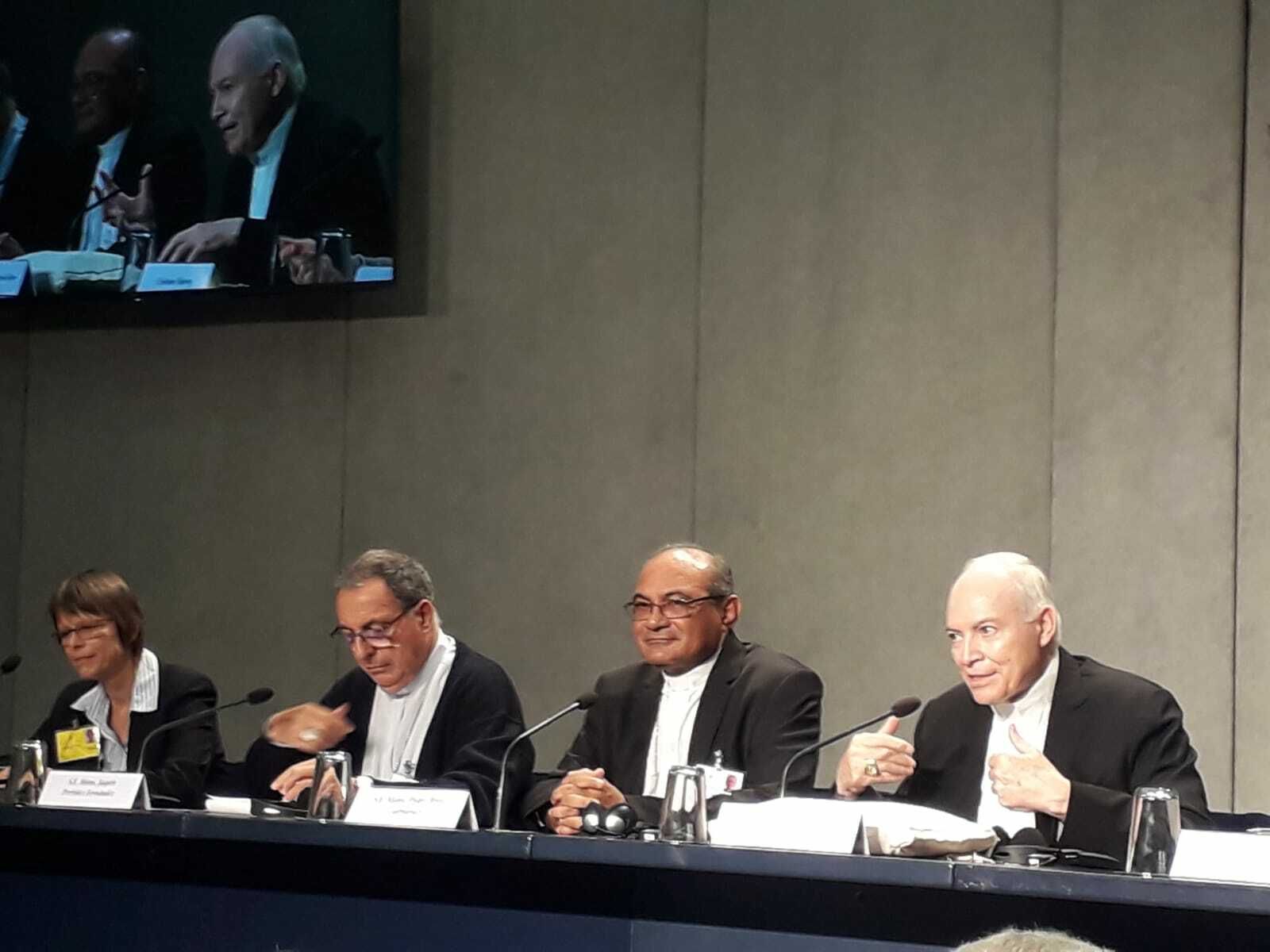 El cardenal Aguiar, en el Sínodo