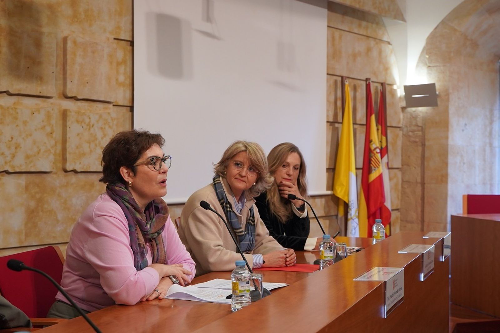 Mesa redonda sobre el perfil de la mujer en los negocios en UPSA