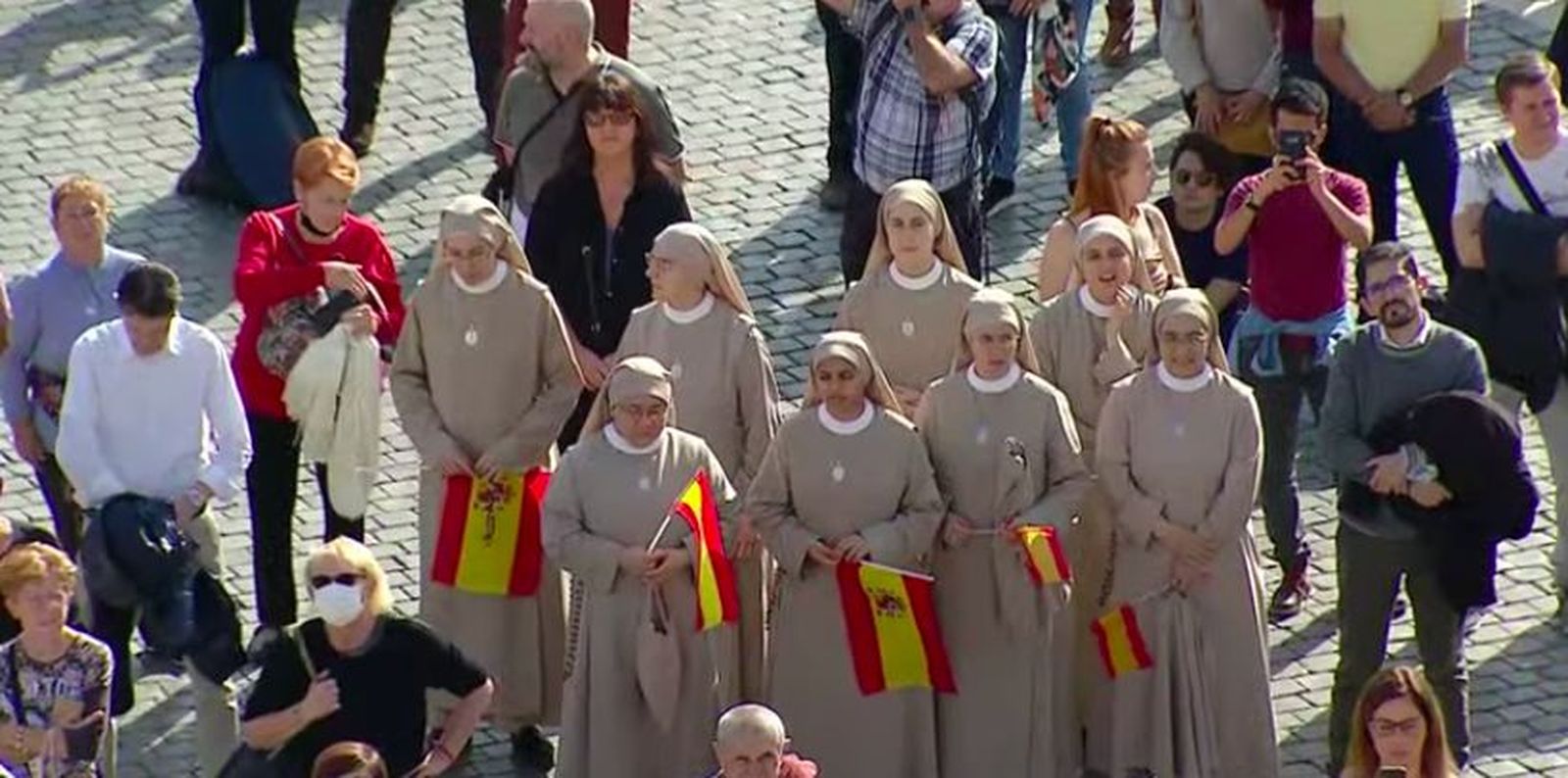 Monjas españolas escuchan al Papa