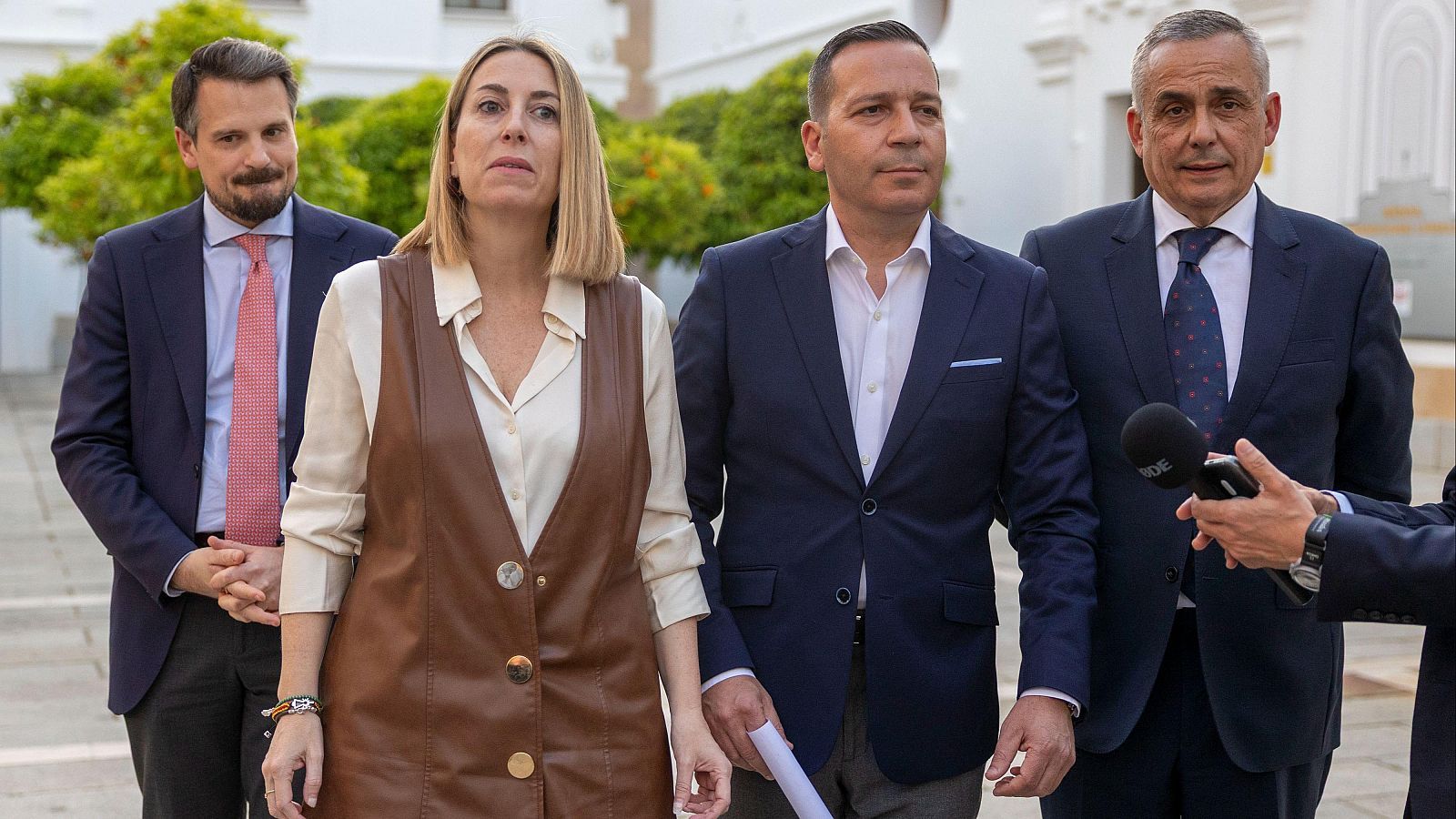 PP y Vox anuncian un acuerdo en Extremadura para la investidura de Maria Guardiola