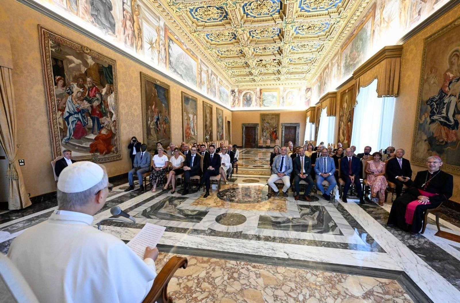 León XIV recibe a una delegación de políticos y personalidades civiles de Val de Marne, en la diócesis francesa de Créteil.