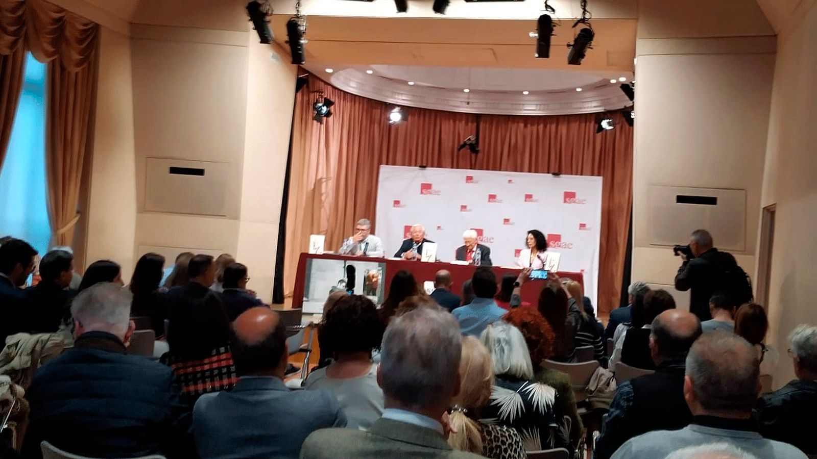 La sala de la SGAE llena para la presentación de la obra