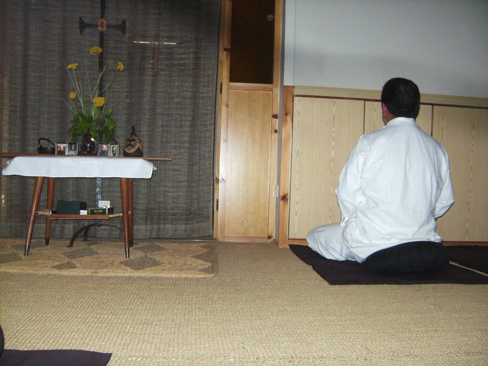 Vida y Muerte son el Gran Asunto, y convergen en la sentada contemplativa