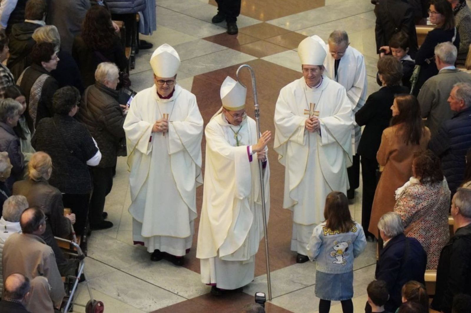 David Abadías, con los otros obispos auxiliares, tras su ordenación