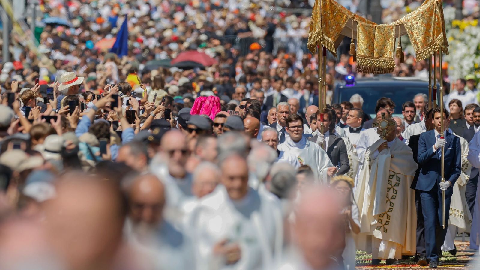 Procesión del Corpus encabezada por el papa León XIV en Madrid