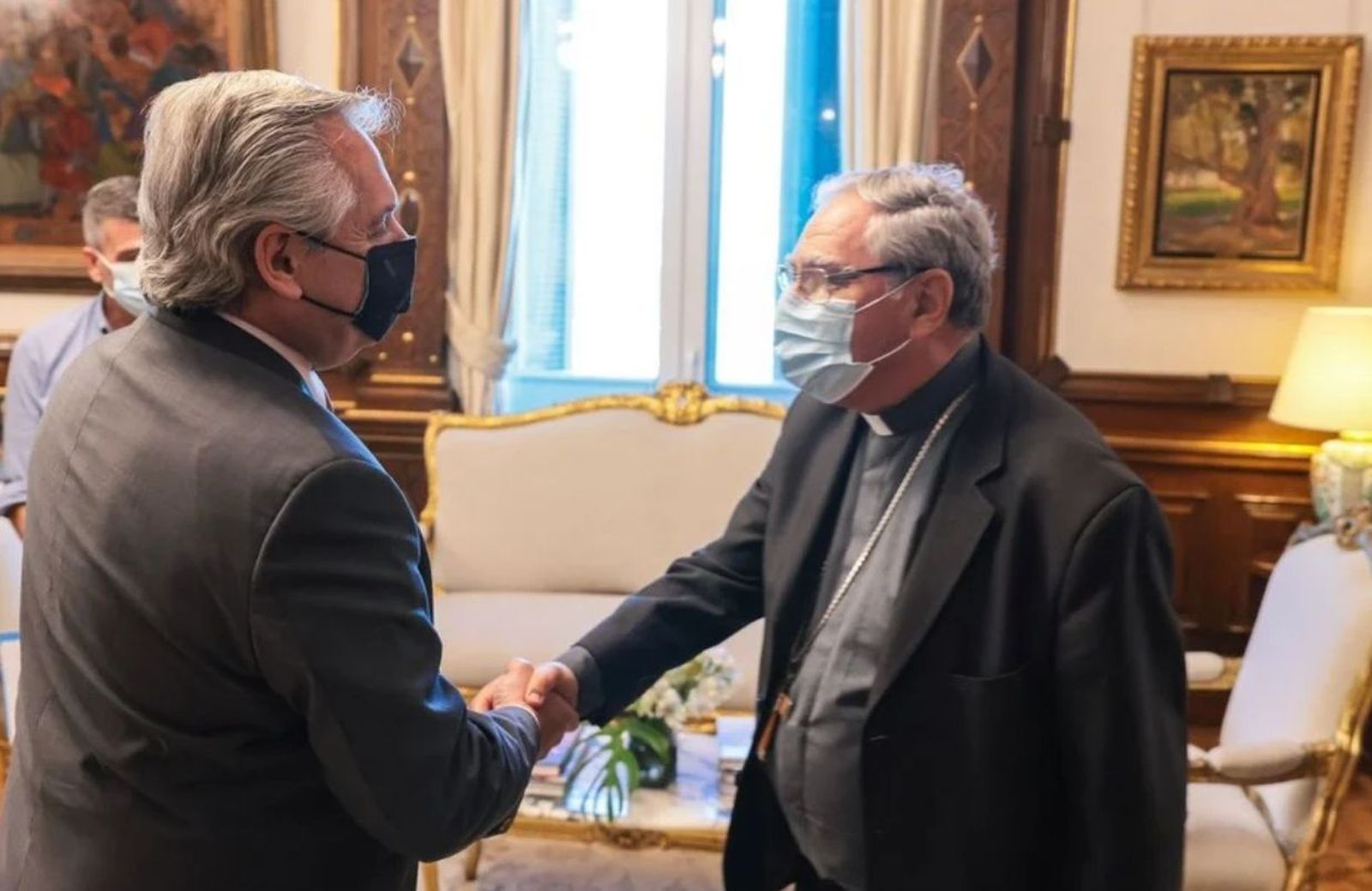 Saludo entre Alberto Fernández y Oscar Ojea