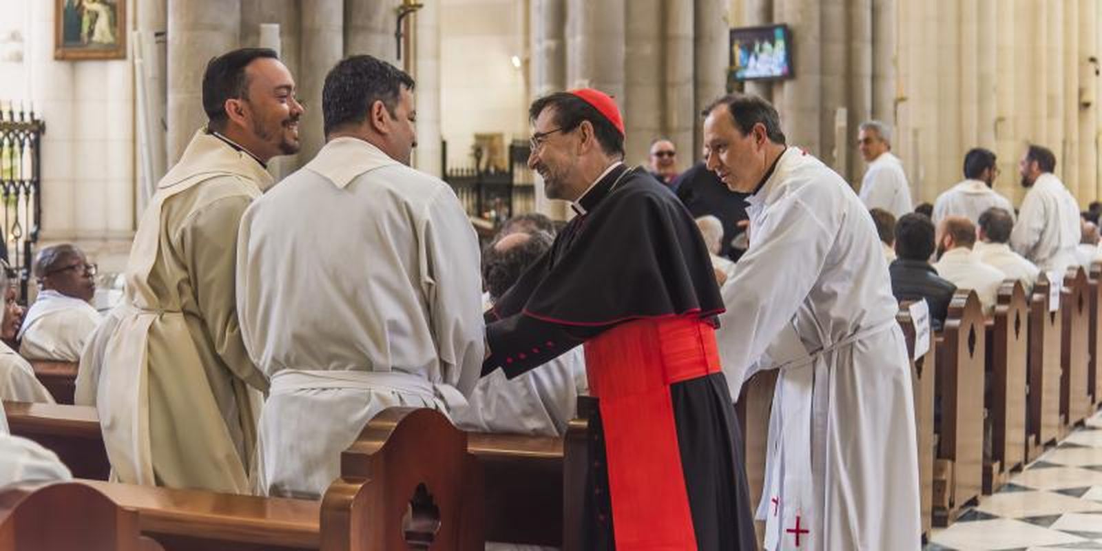 Cobo,  con sacerdotes en La Almudena