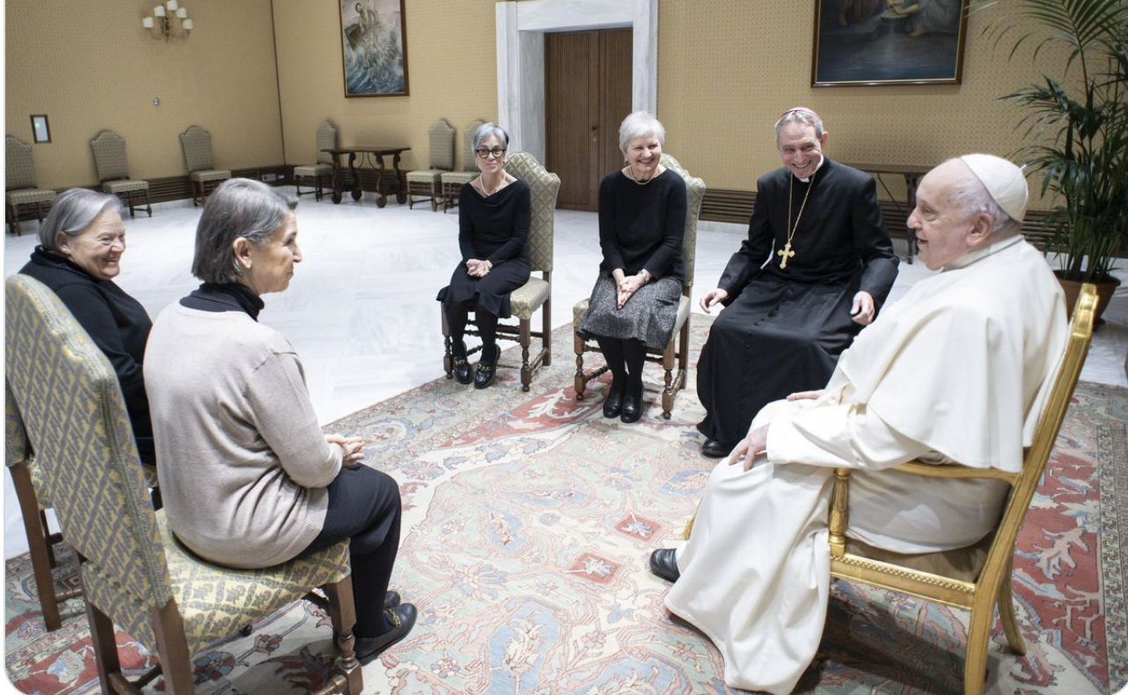 Francisco recibe a Gänswein y a las Memores