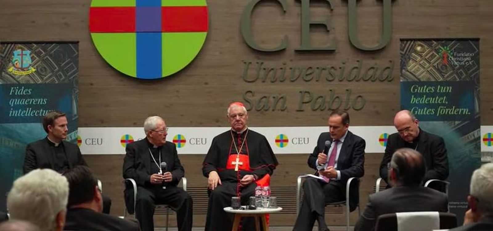 Mesa redonda con Müller, Munilla y Reig