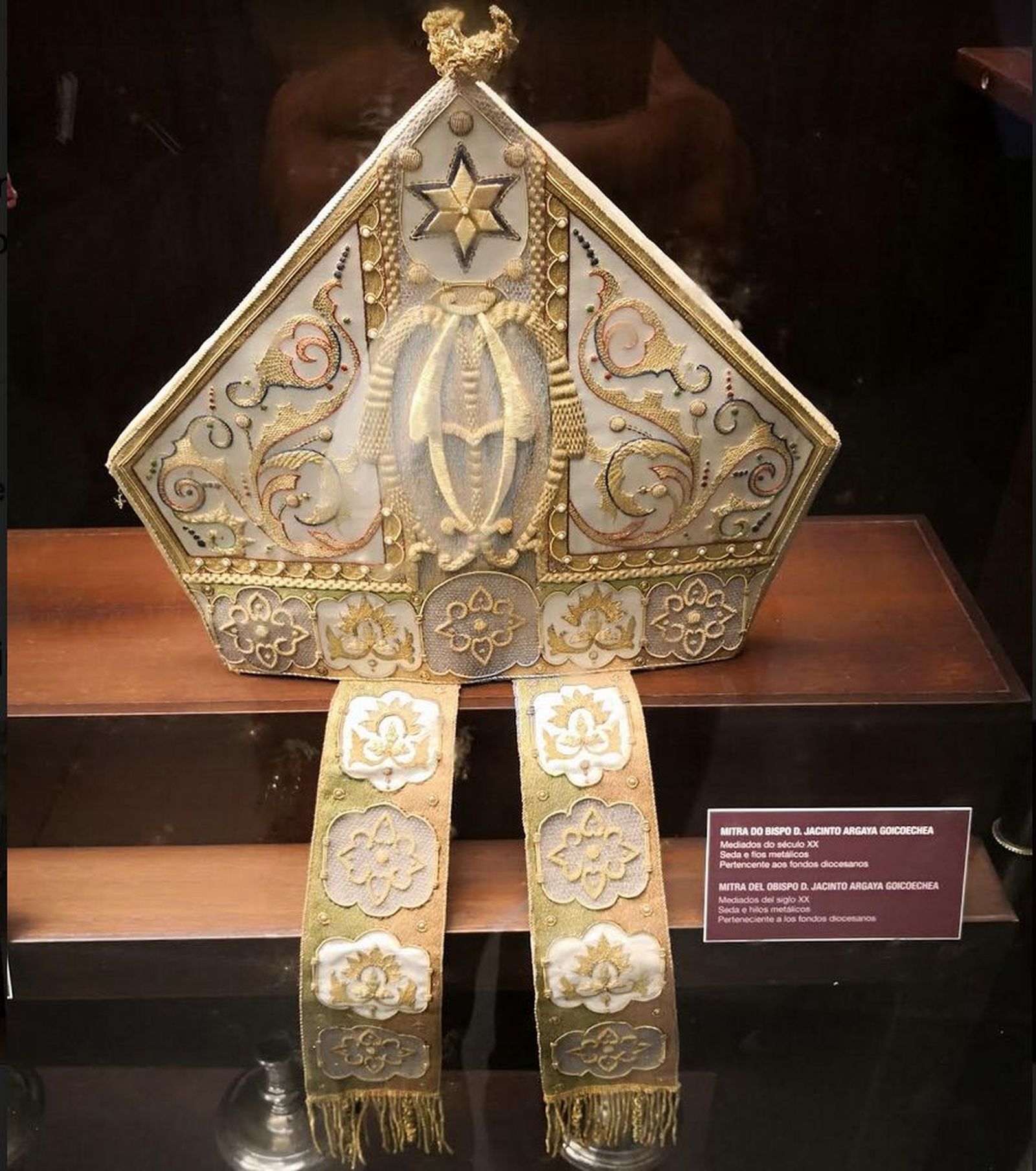 La mitra de Jacinto Argaya en el museo catedralicio de Mondoñedo