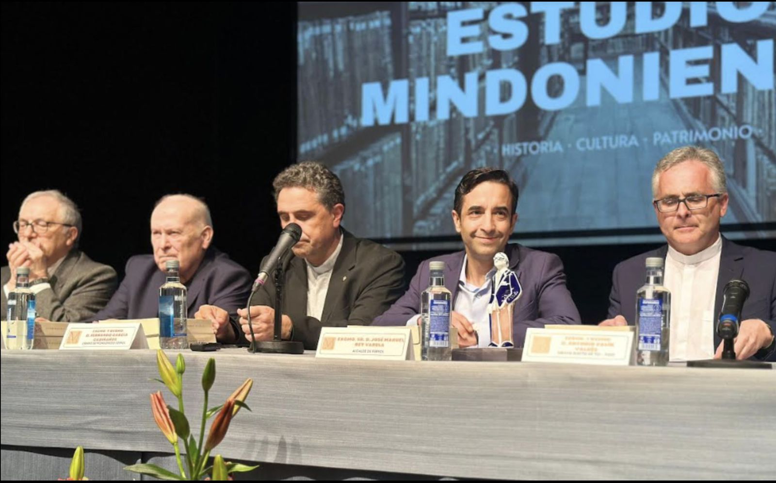 Segundo Pérez (segundo por la izda), en un momento del acto