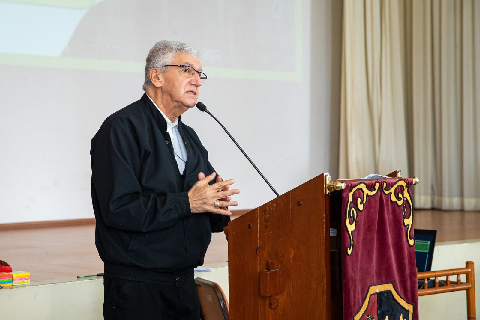 Mons Carlos Castillo arzobispo de Lima