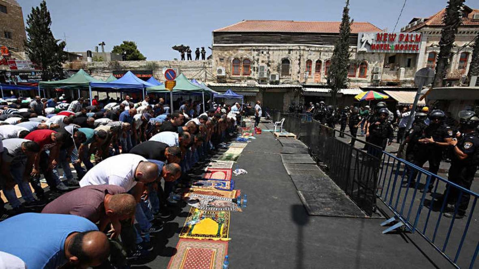 Rezo ante la puerta de Damasco
