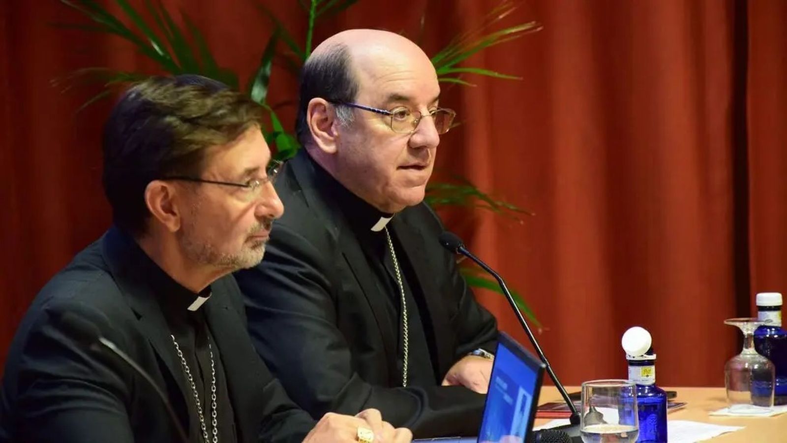El cardenal Cobo y Florencio Roselló en la presentacion del Plan Diocesano del arzobispado de Pamplona y Tudela