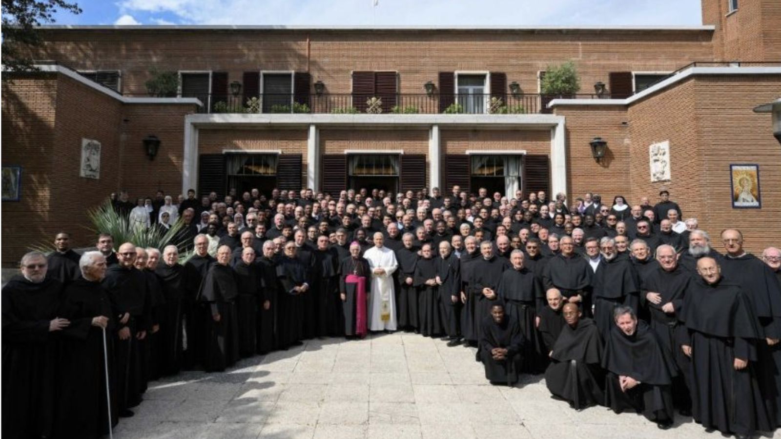 El Papa, con los agustinos españoles en la Nunciatura