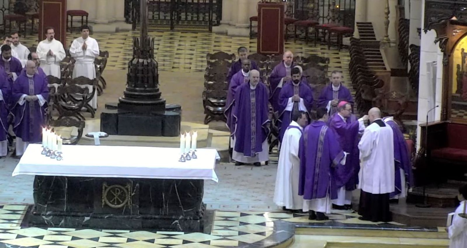 Cobo, recibiendo la ceniza