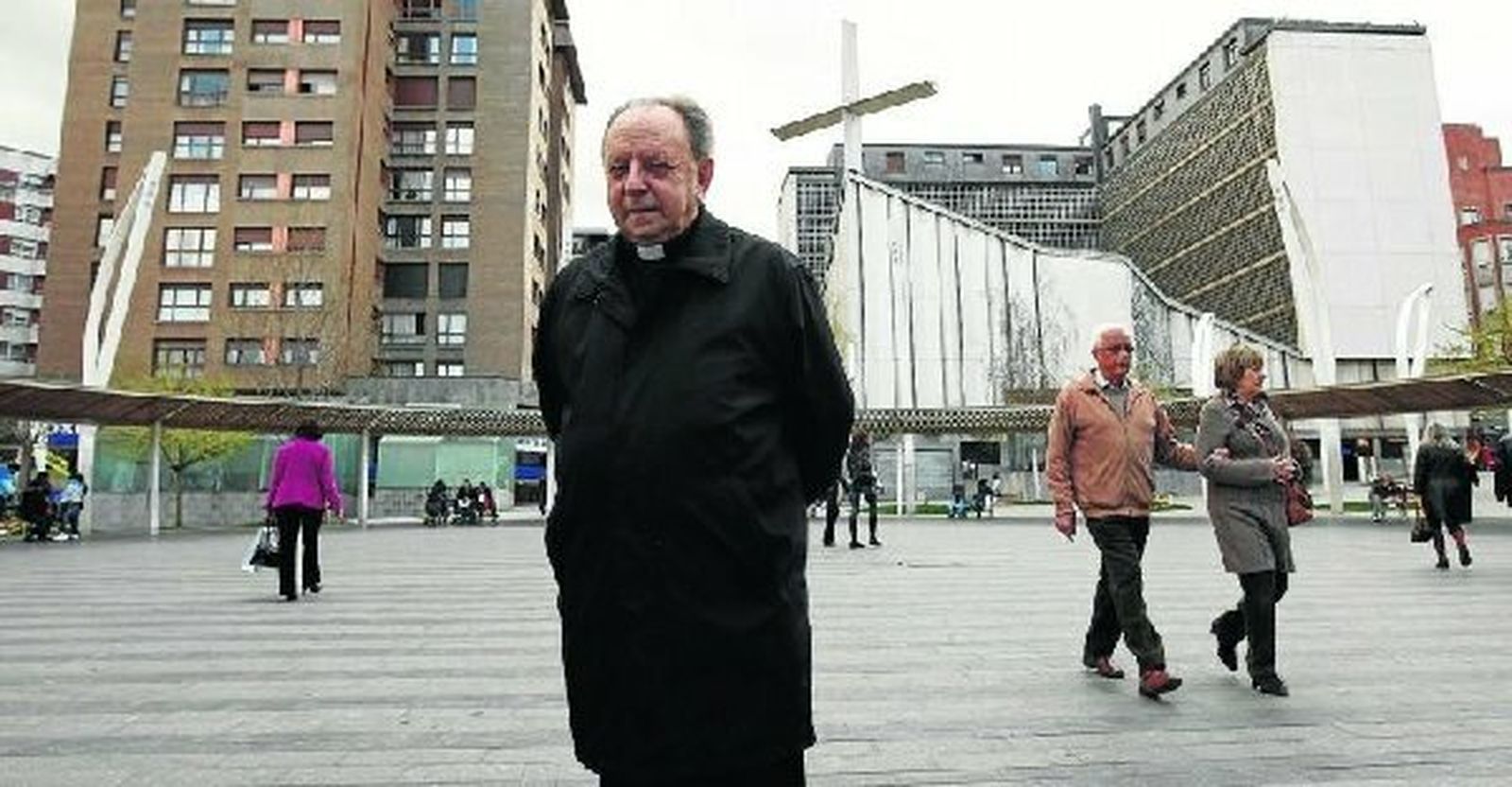 Uriarte frente a la Iglesia del Carmen de Bilbao