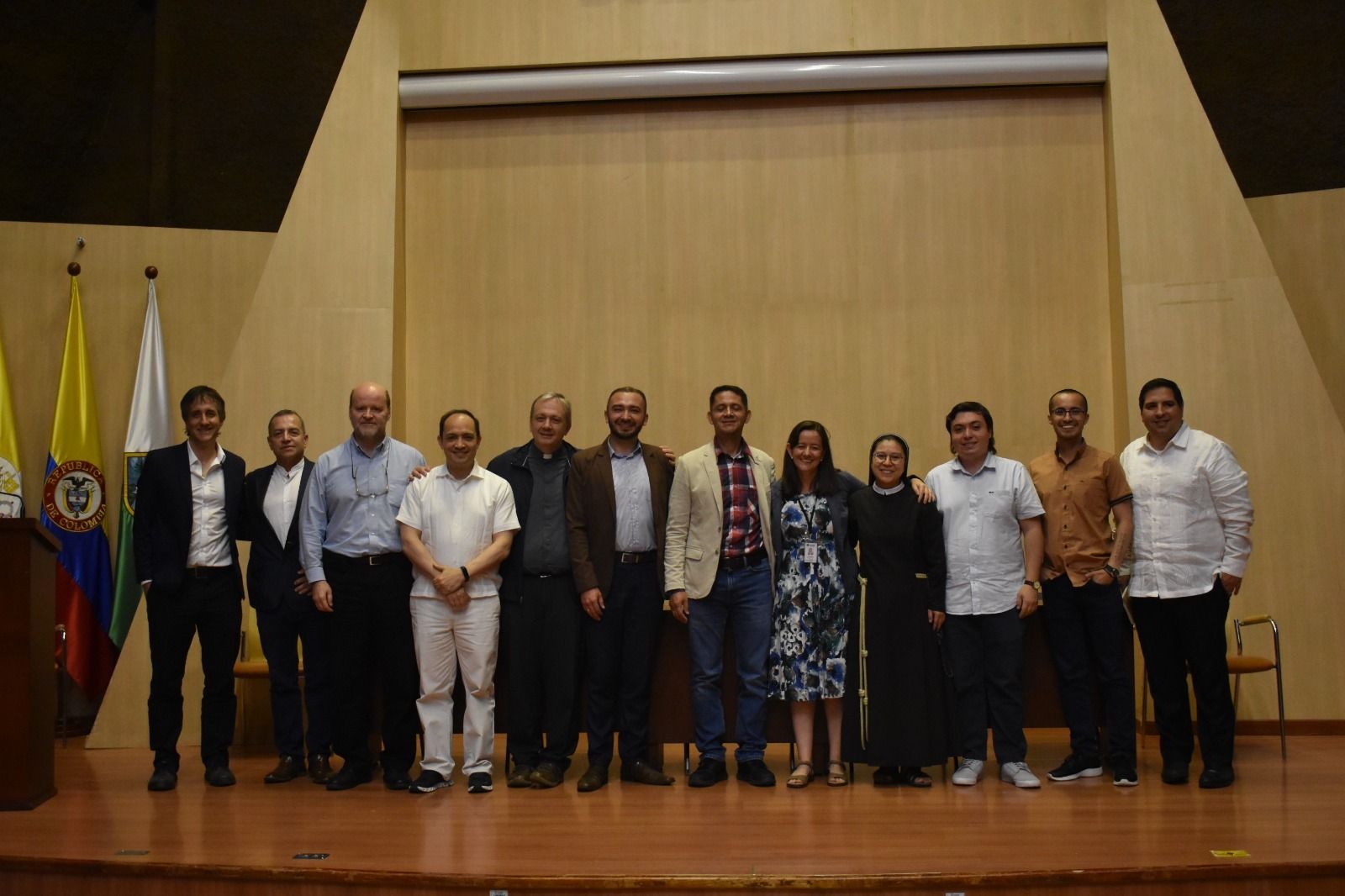 Profesores y autoridades