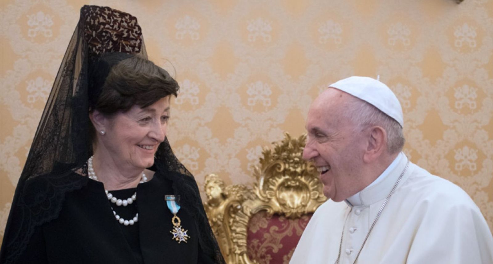 El Papa y Carmen de la Peña